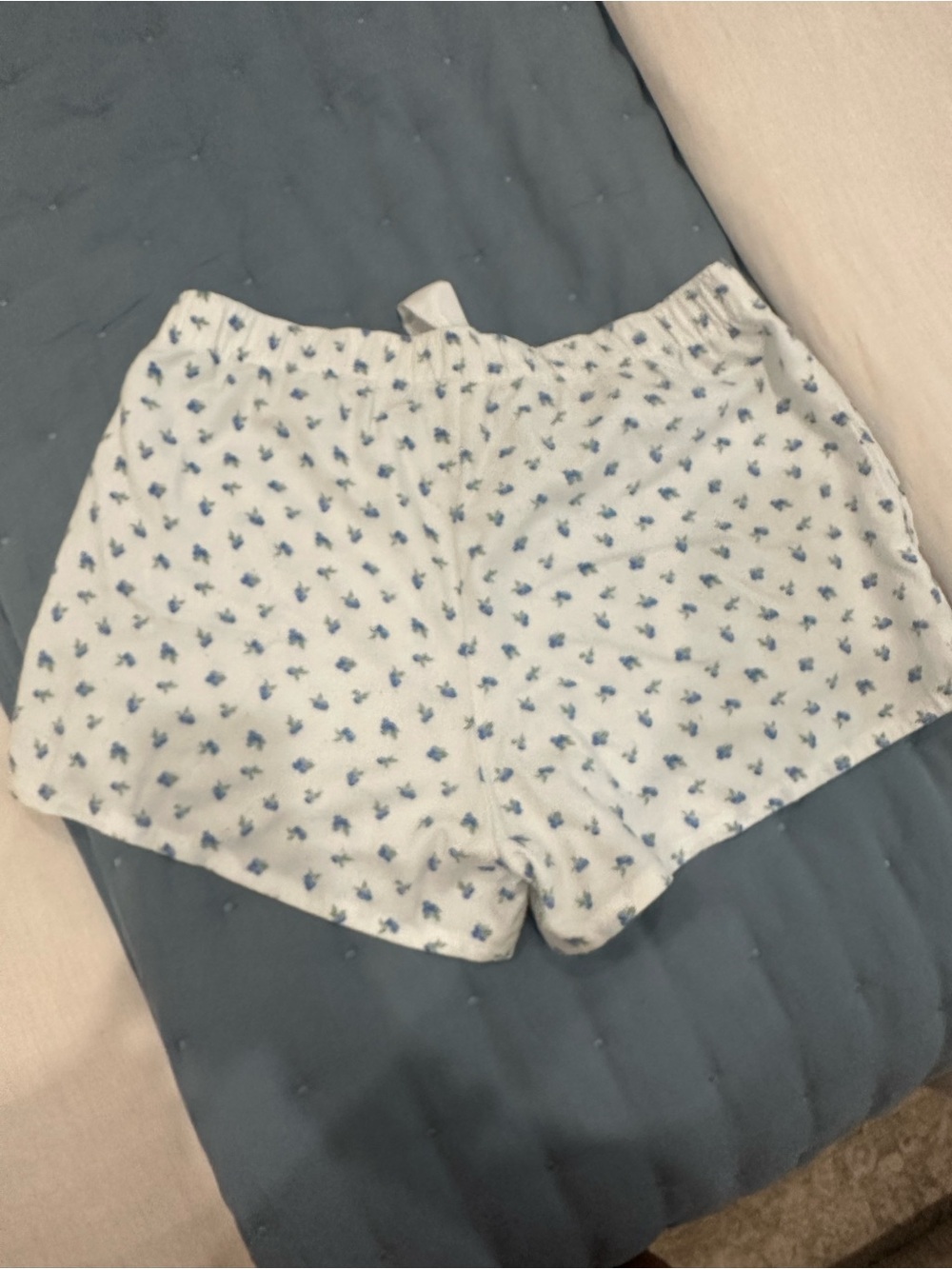 Hollister White Floral Cotton Lounge Shorts with Blue Print - Picture 2 of 3